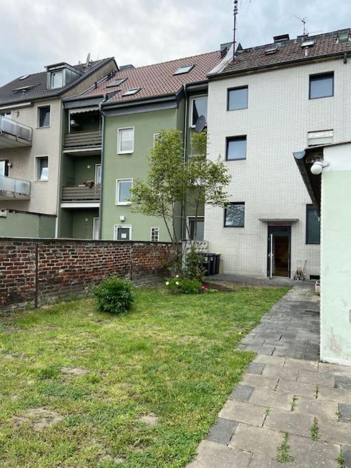 Charmante Gartenwohnung Mit Privatem Grossen Garten Кельн Екстер'єр фото